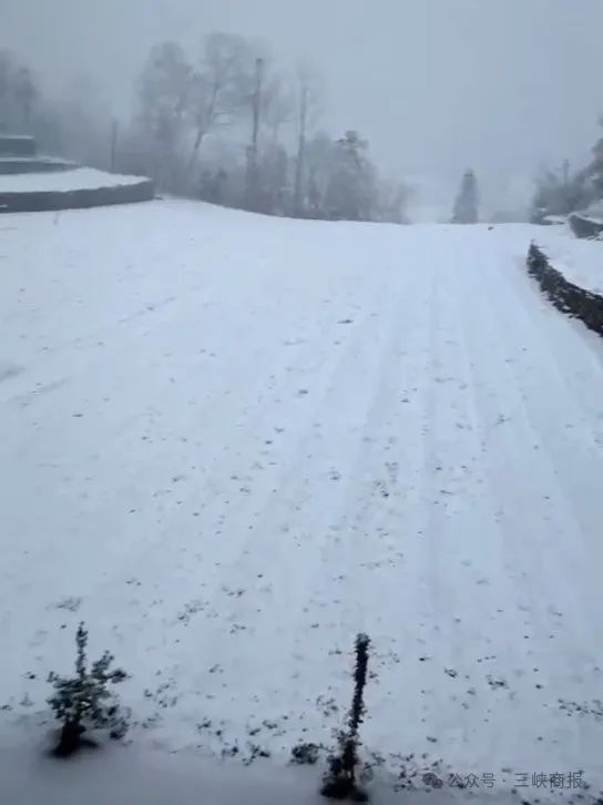 湖北正在下雪！“比冬天的雪还大”