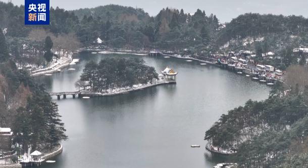 江西14地出现降雪 庐山市积雪最深达4厘米