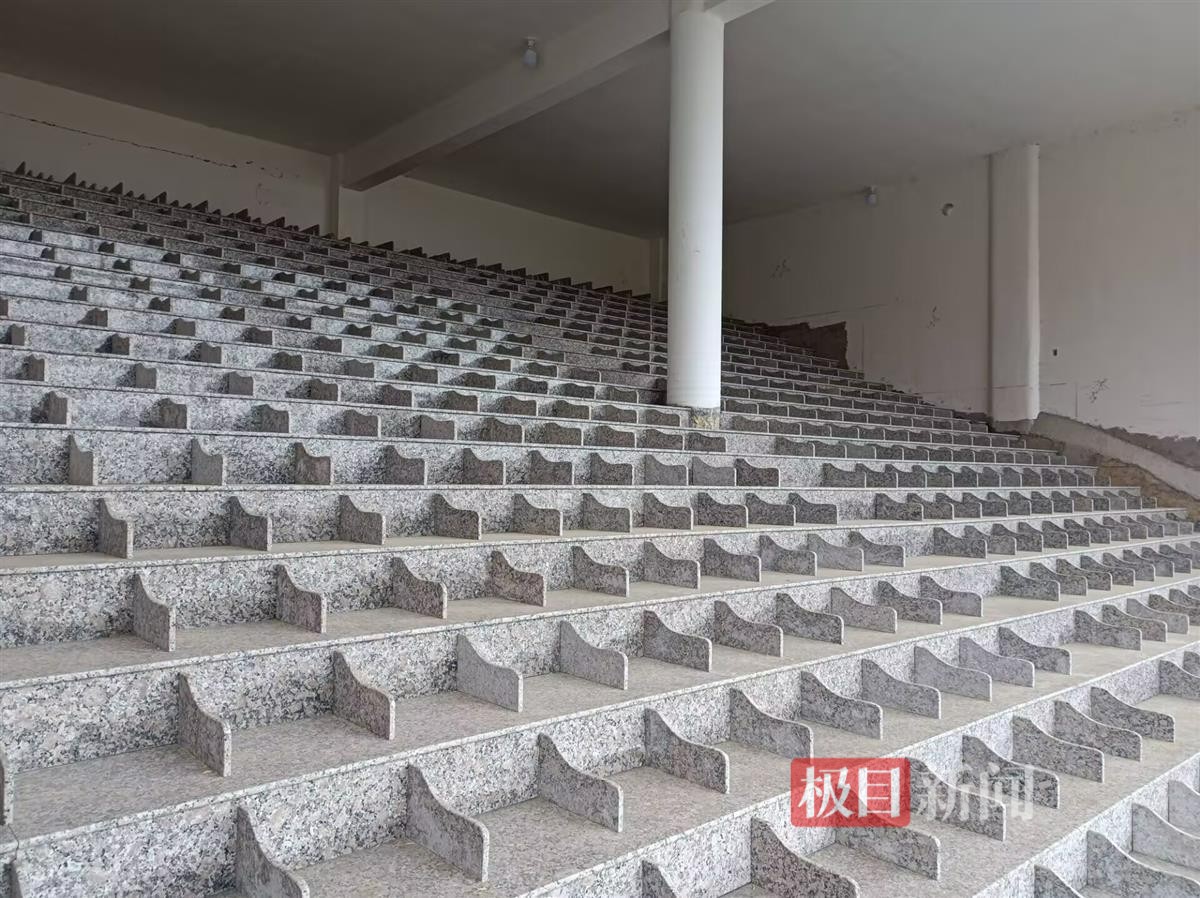 极目调查|龙岩长汀县一半山腰上现数百个违规墓穴，当地有多个违建墓地，单个墓售价3万多