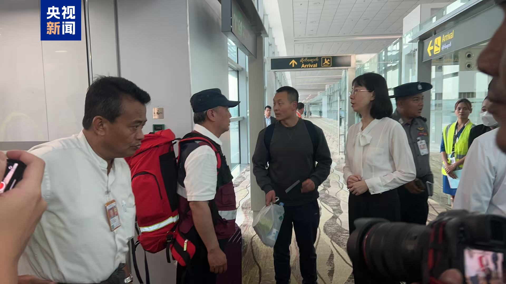 中国云南救援医疗队抵达缅甸仰光，为首支抵达的国际救援队