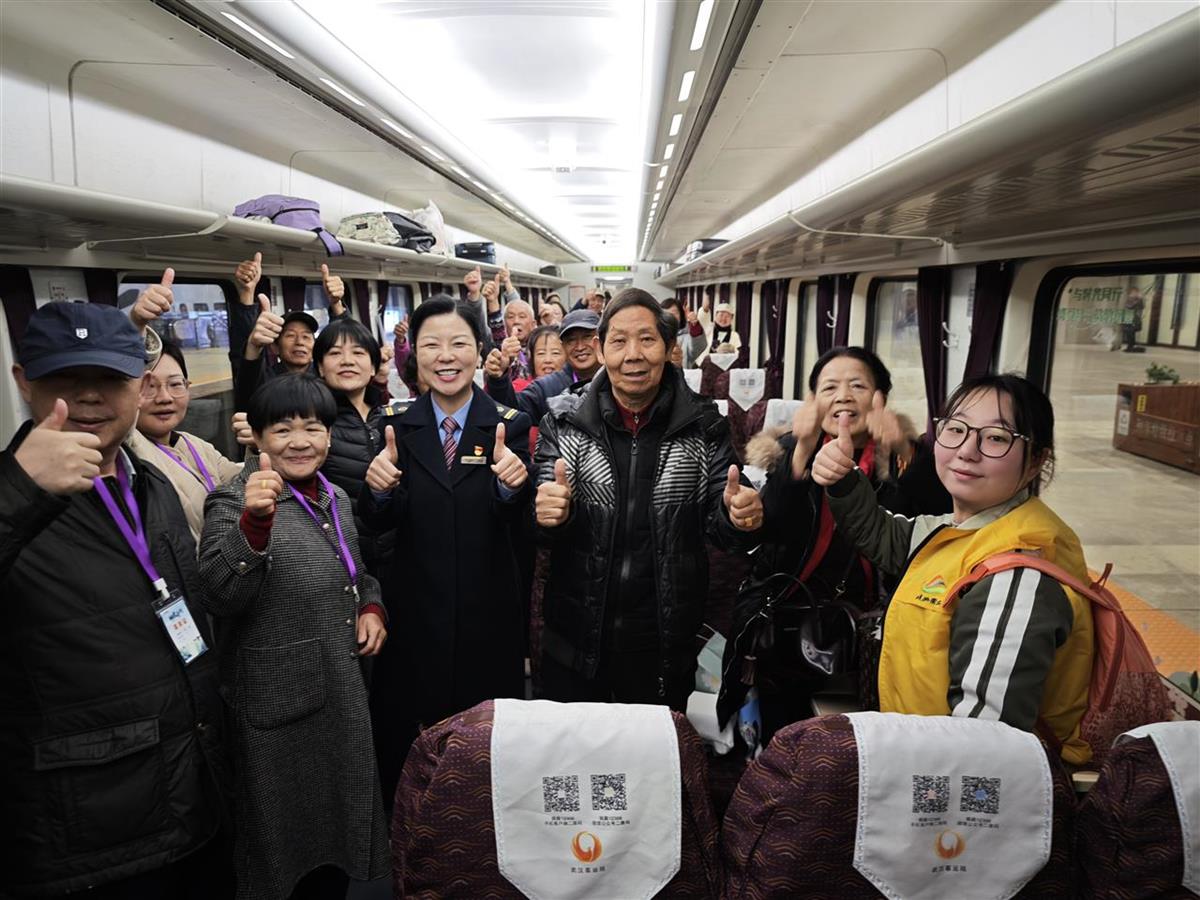 湖北今年首趟银发旅游专列启程，列车上有这些不同