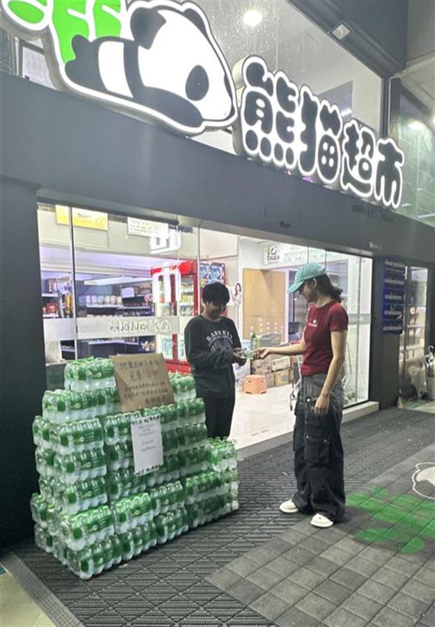 中国老板曼谷遭遇地震：逃生后第一时间到自家超市，免费提供矿泉水等物资