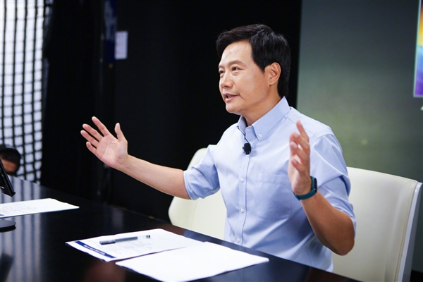 金价创历史新高！国内黄金市场全线飙升：网友喊话雷军把金价打下来