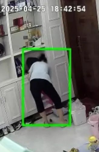 吓哭！女子拆快递拆出活老鼠！老鼠怎么进去的？网店和快递回应