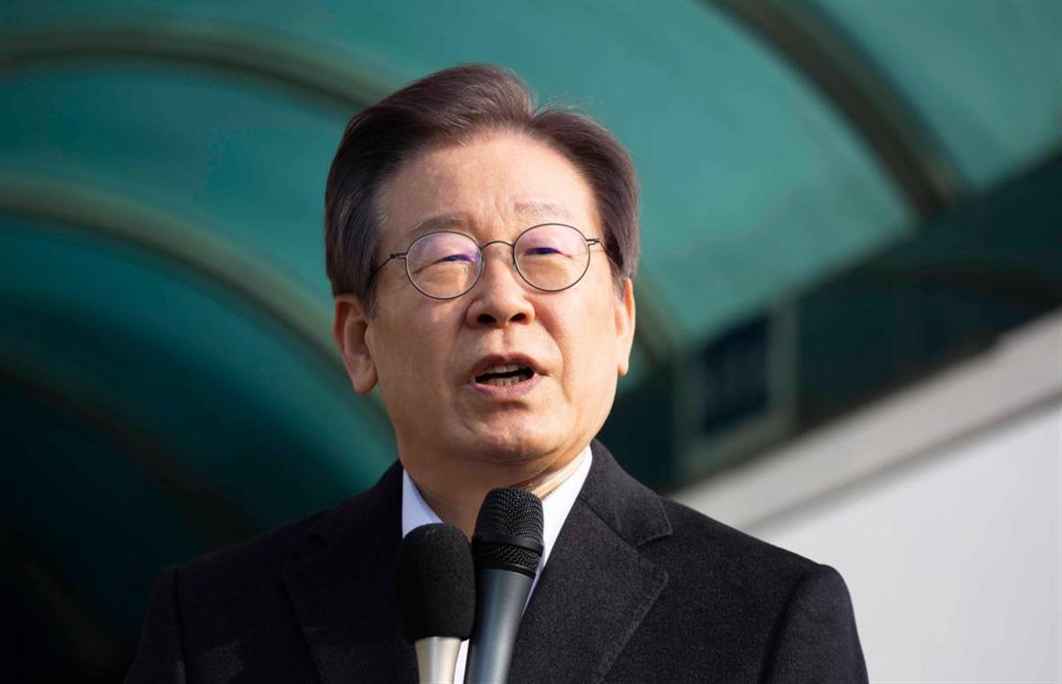 韩国最大在野党党首李在明宣布辞去党首职务 全力参选下届总统