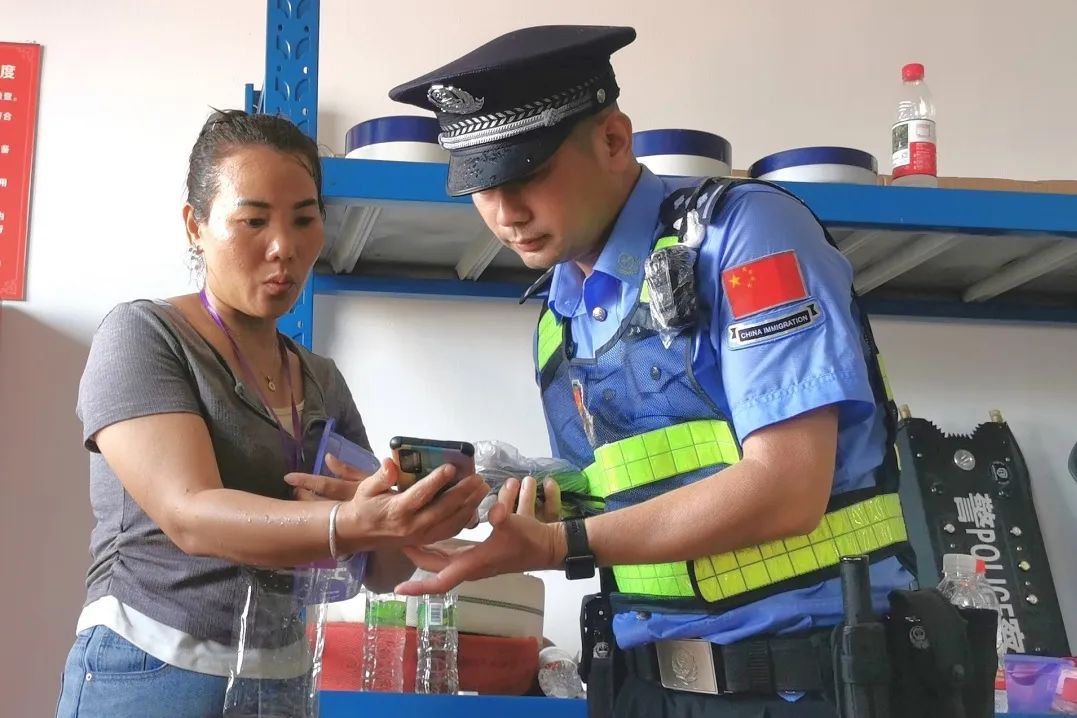 2小时“捡”了12个娃!“警察叔叔，我都走丢两次了”
