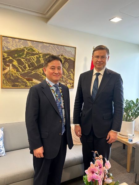 重磅！中国人民银行行长潘功胜会见世界银行行长彭安杰、欧洲高级官员