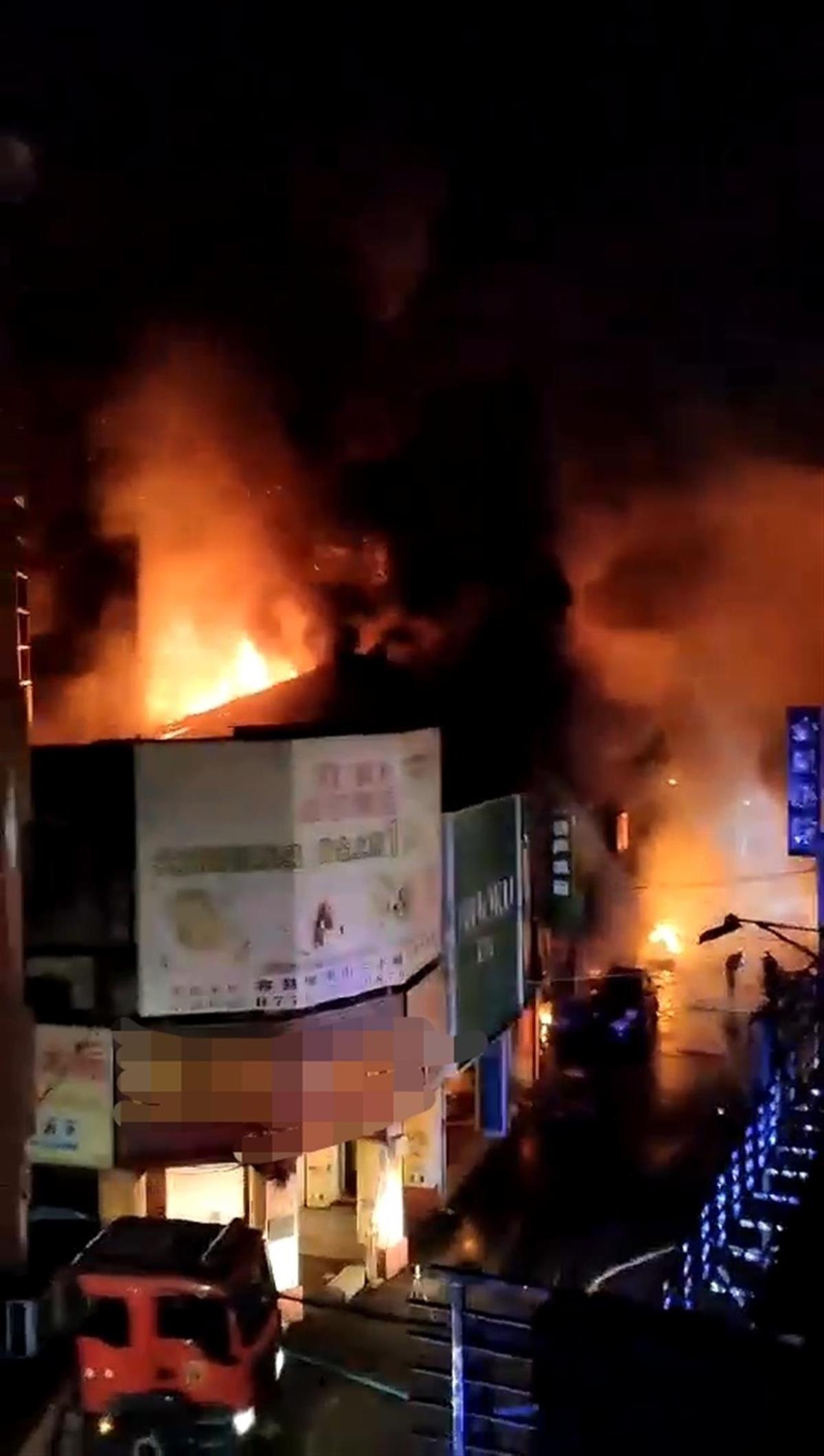 容县一临街商铺凌晨发生火灾，当地：和新能源汽车无关