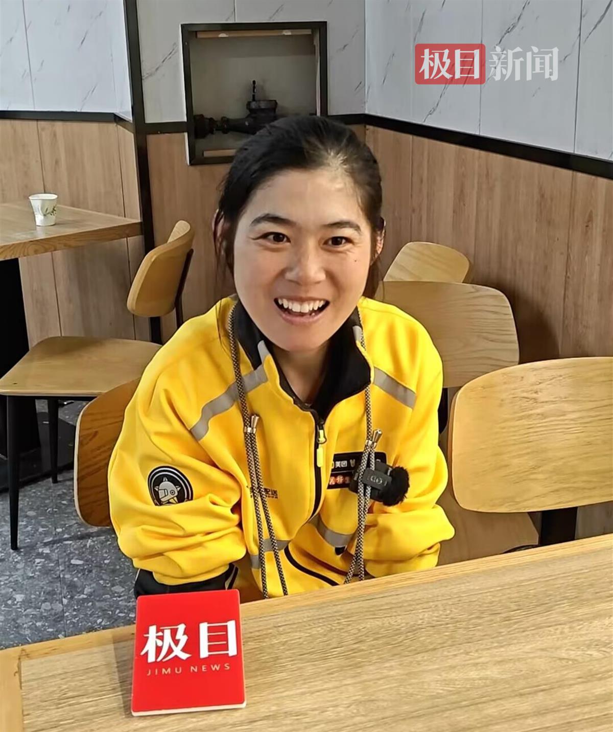 杭州脑瘫女骑手文景用7万多订单撑起小家：我要靠自己生活
