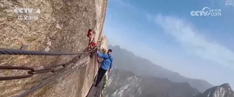 “五一”假期临近旅游市场升温火爆，各地景区进入“旺季模式”