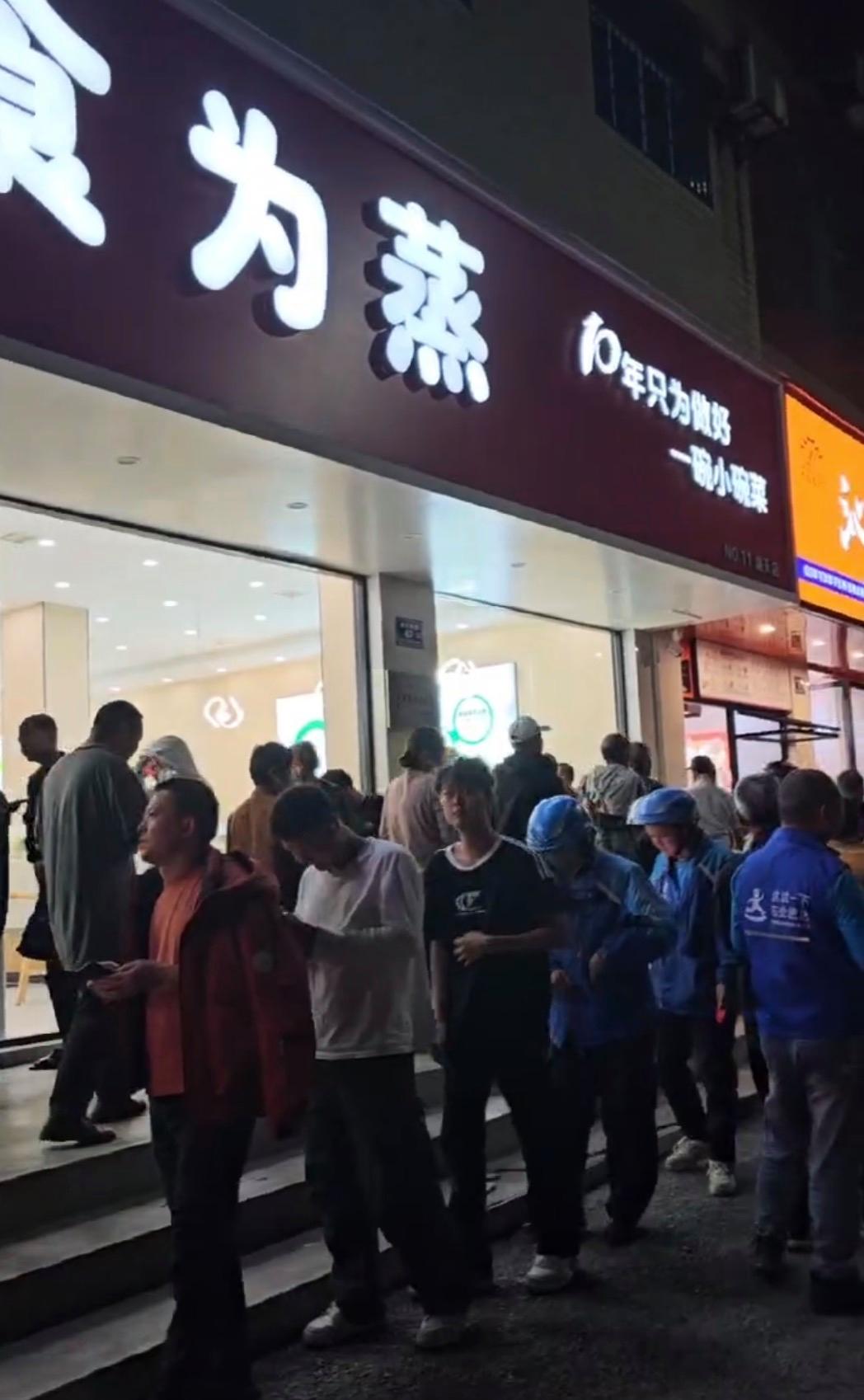 近2年送出3万份盒饭！怀化免费送餐的老板回应“亏钱”质疑：解决了浪费问题，多赢