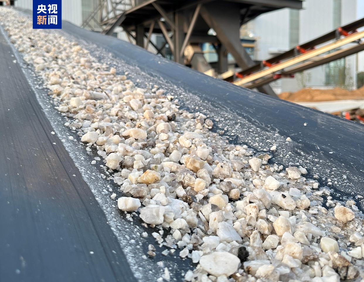 挖到宝了！我国发现提纯度超99.995%高纯石英矿