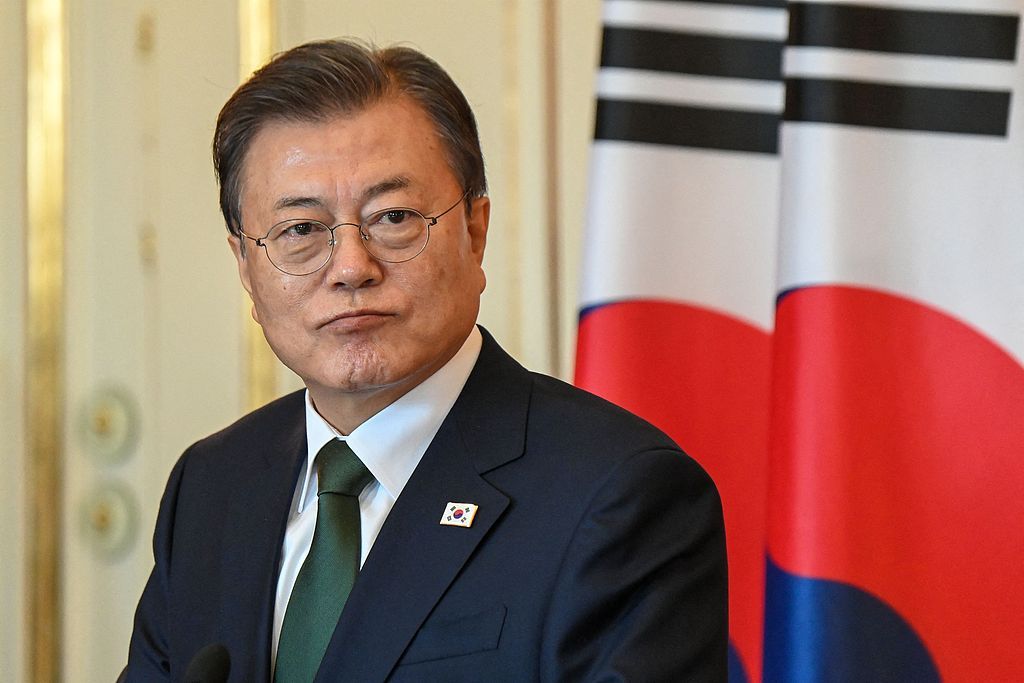 韩国检方以受贿嫌疑起诉前总统文在寅