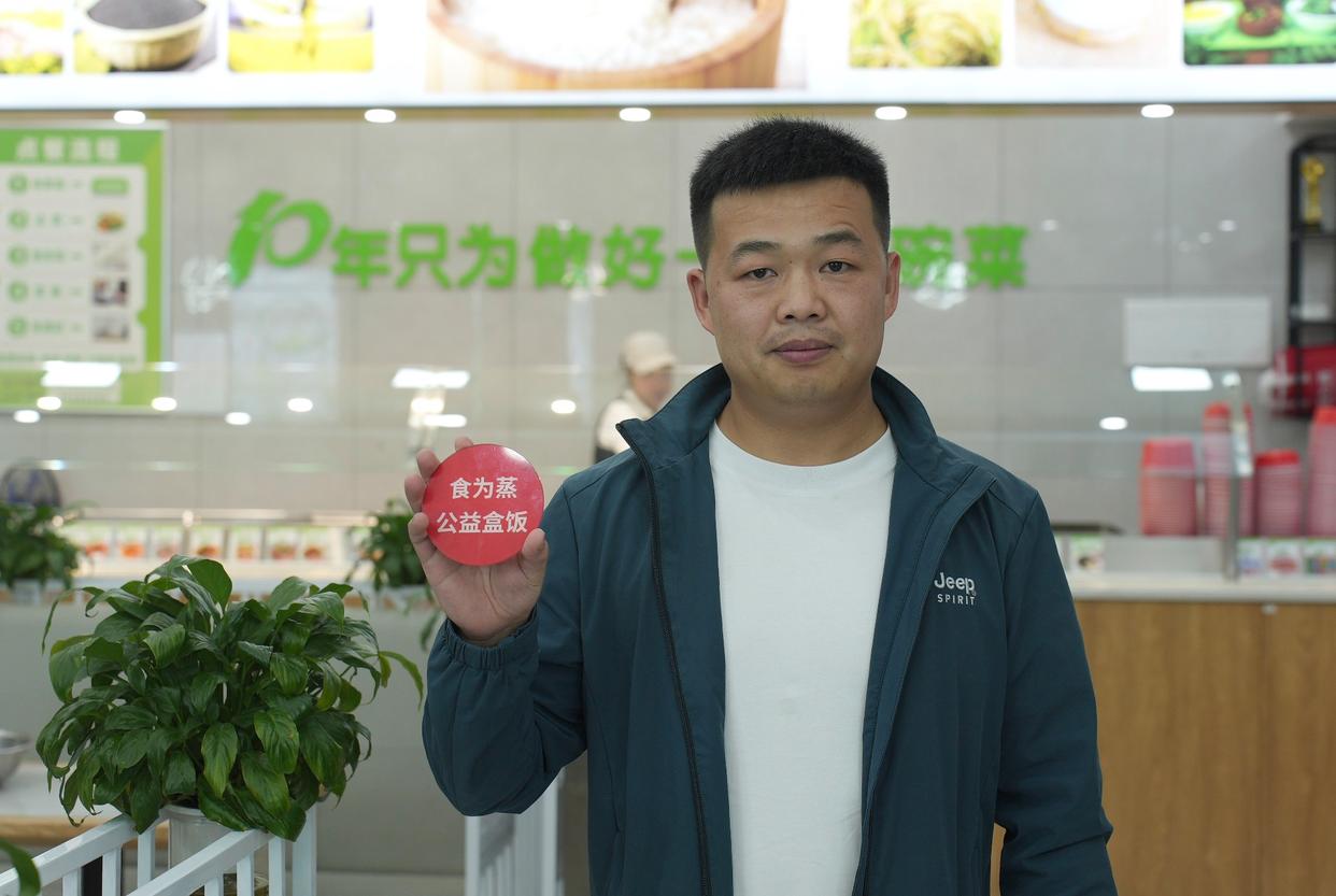 近2年送出3万份盒饭！怀化免费送餐的老板回应“亏钱”质疑：解决了浪费问题，多赢
