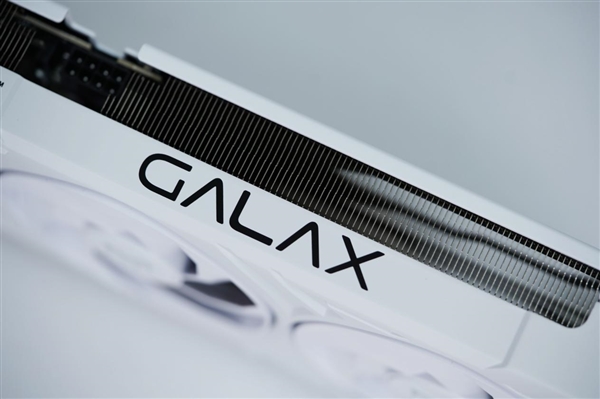 影驰RTX 5060 Ti金属大师白金版16GB MAX OC图赏