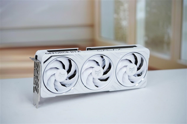 影驰RTX 5060 Ti金属大师白金版16GB MAX OC图赏