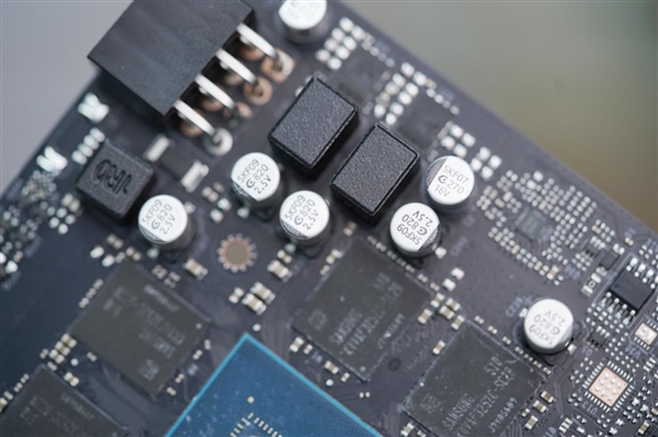 影驰RTX 5060 Ti金属大师白金版16GB MAX OC图赏