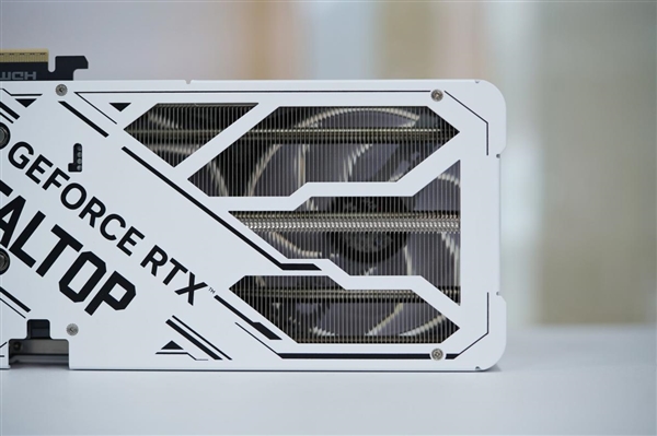 影驰RTX 5060 Ti金属大师白金版16GB MAX OC图赏