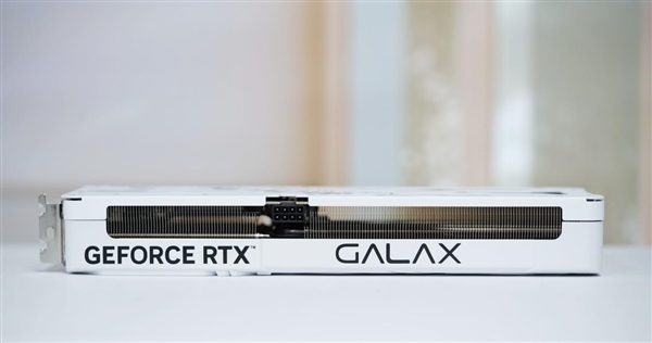 影驰RTX 5060 Ti金属大师白金版16GB MAX OC图赏