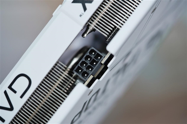 影驰RTX 5060 Ti金属大师白金版16GB MAX OC图赏