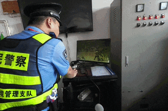 2小时“捡”了12个娃!“警察叔叔，我都走丢两次了”