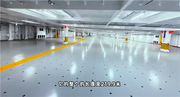 全球最大！比亚迪“深圳号”内部一览 比地下停车场还宽敞