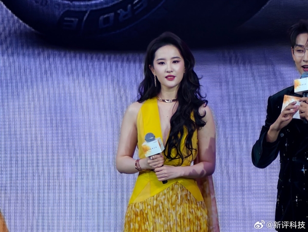 网友点赞！刘亦菲发布会发言未直接提及智驾：将智驾称为辅助功能