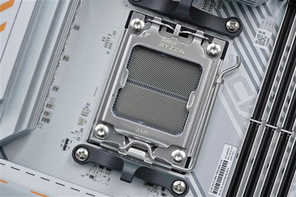 满血释放锐龙性能！七彩虹CVN X870 ARK FROZEN V14方舟图赏