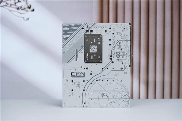 满血释放锐龙性能！七彩虹CVN X870 ARK FROZEN V14方舟图赏