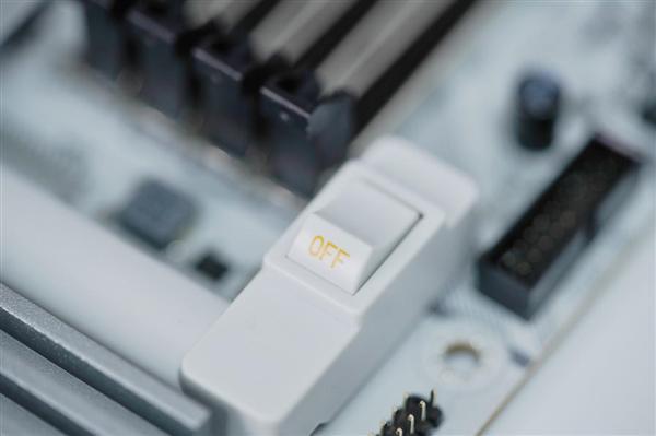 满血释放锐龙性能！七彩虹CVN X870 ARK FROZEN V14方舟图赏