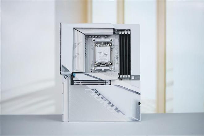 技嘉B650E AORUS STEALTH ICE背插主板评测：美貌与实力并存 锐龙9000最美座驾