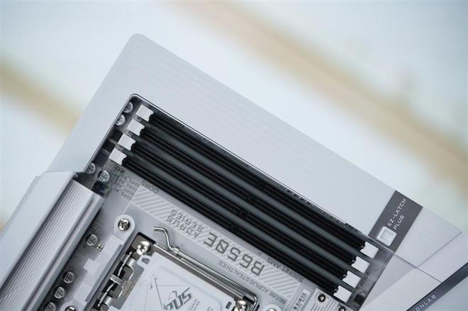 技嘉B650E AORUS STEALTH ICE背插主板评测：美貌与实力并存 锐龙9000最美座驾