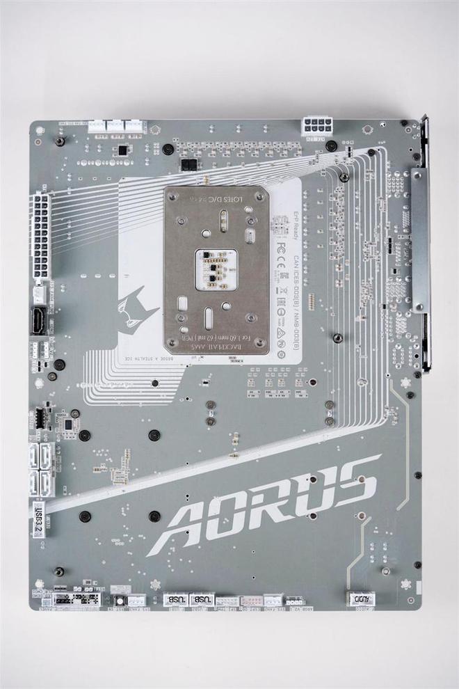 技嘉B650E AORUS STEALTH ICE背插主板评测：美貌与实力并存 锐龙9000最美座驾