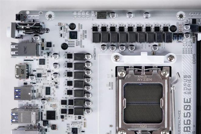 技嘉B650E AORUS STEALTH ICE背插主板评测：美貌与实力并存 锐龙9000最美座驾