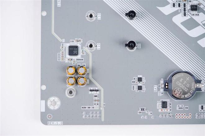 技嘉B650E AORUS STEALTH ICE背插主板评测：美貌与实力并存 锐龙9000最美座驾