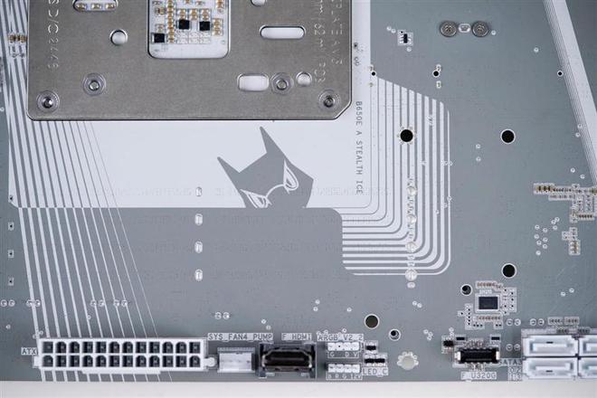 技嘉B650E AORUS STEALTH ICE背插主板评测：美貌与实力并存 锐龙9000最美座驾
