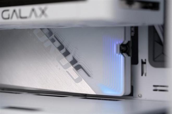 技嘉B650E AORUS STEALTH ICE背插主板评测：美貌与实力并存 锐龙9000最美座驾