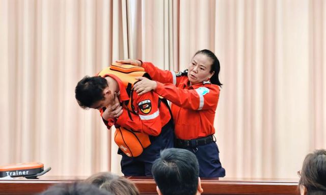 新郑市慈善总会联合神鹰救援队在黄帝故里开展急救技能培训