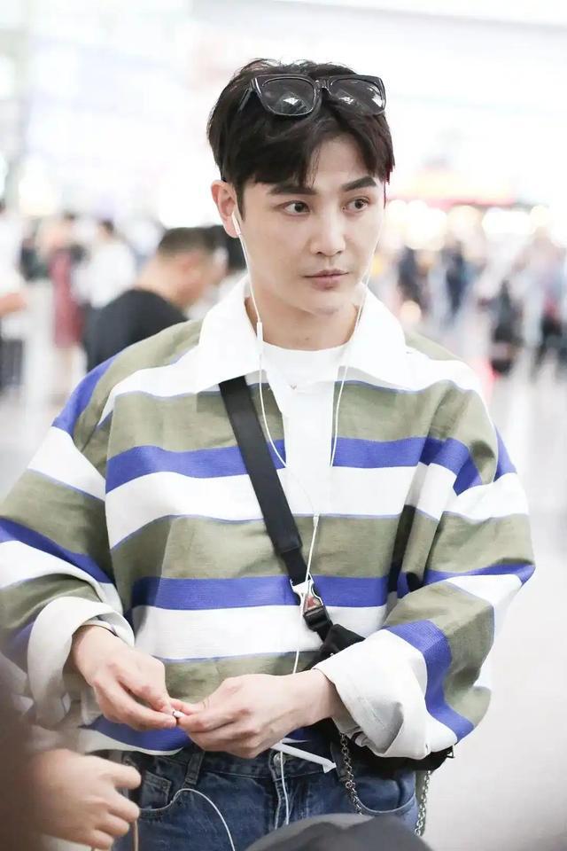 演员孙坚在西班牙用包占座 包被偷了 护照手机钱包全没了