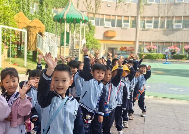 走进网络安全科技馆：探网络奥秘 与反诈“童”行