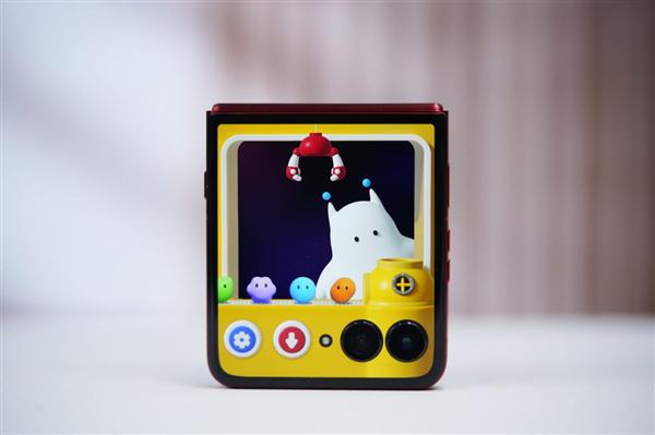 全球首款骁龙8至尊版小折叠！联想moto razr 60 Ultra图赏
