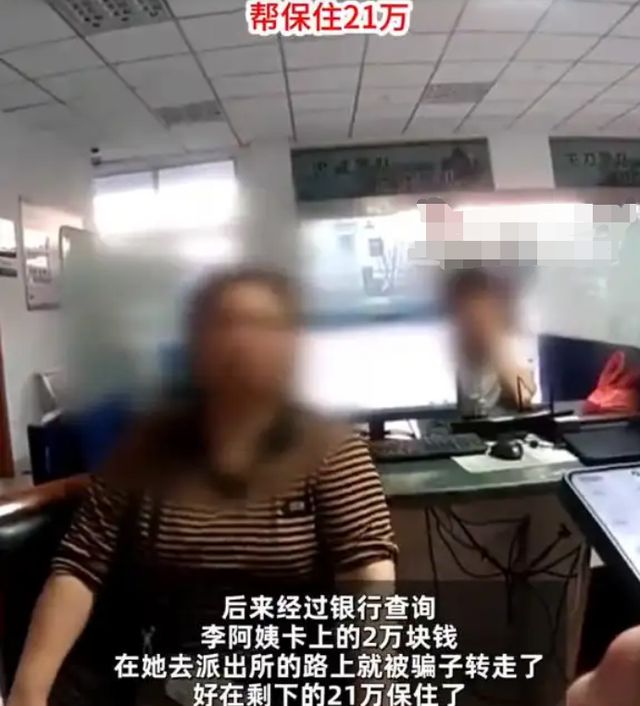 女子手机失控冲进派出所民警让砸掉，网友：为何不拔卡断网？