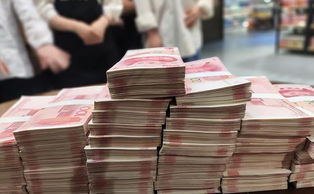 是学胖东来还是炒作？山西一老板买黄金赚千万分给员工