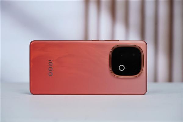 满血性能铁三角不到1700元！iQOO Z10 Turbo Pro图赏