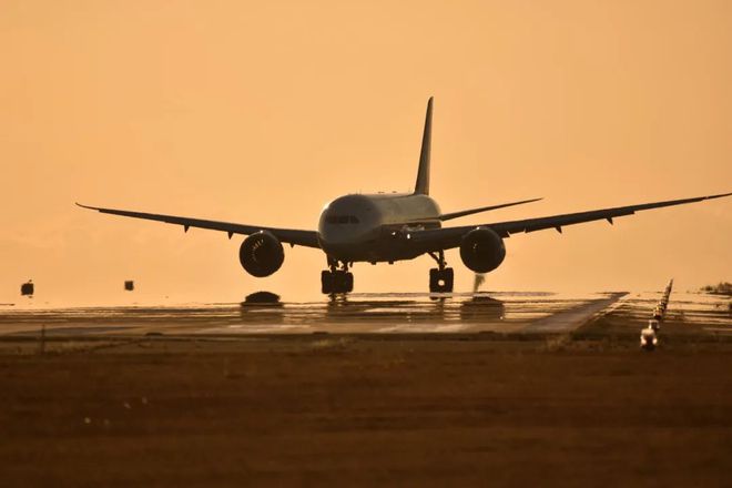 幸福航空被爆停航：飞行员欠薪，兼职送外卖