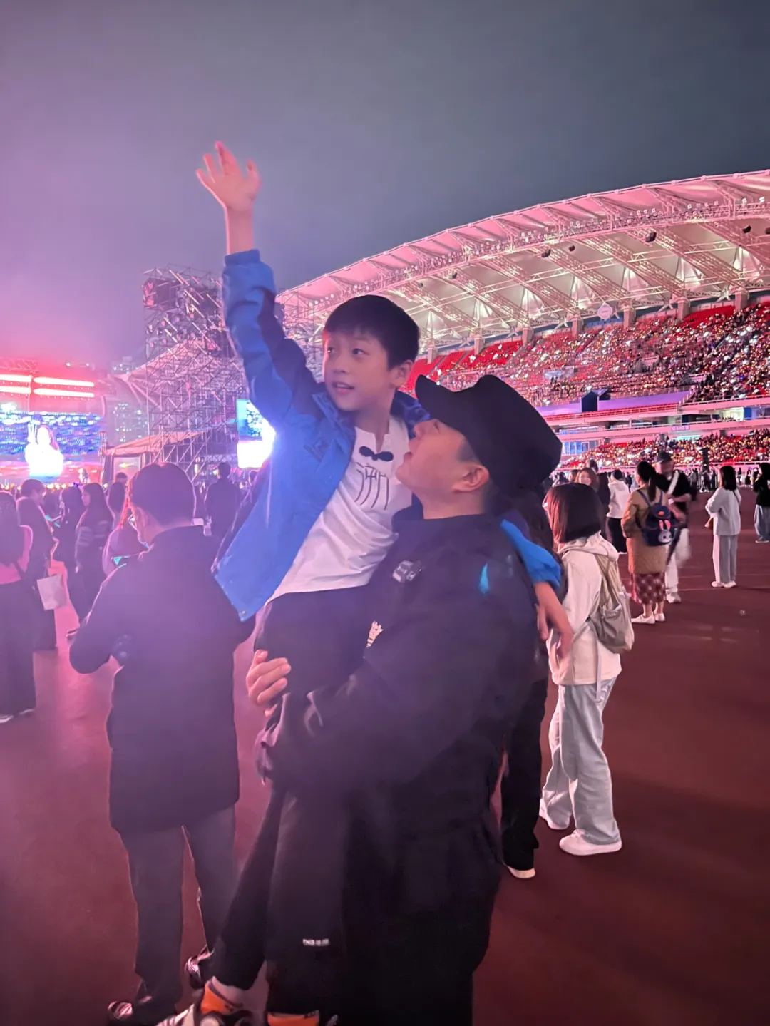 武大毕业当特警，回母校执勤反差感拉满！