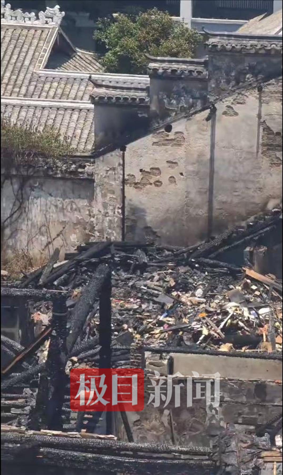 实探起火的长沙金丝楠木博物馆：几乎已完全坍塌，居民称原摆设很漂亮