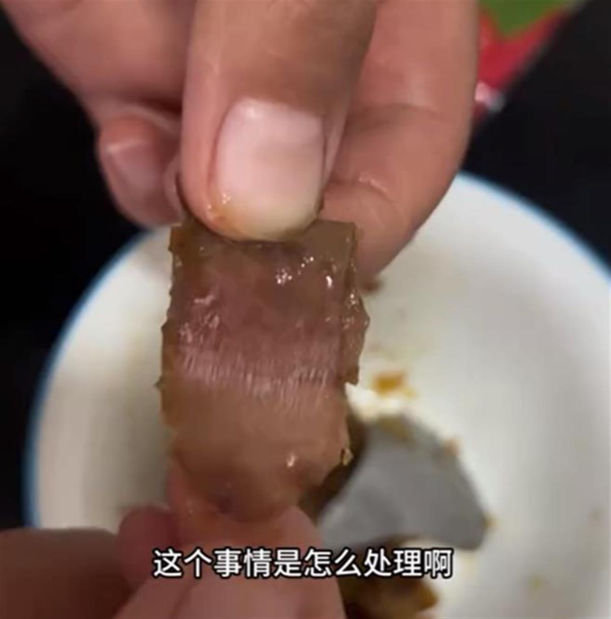 来伊份：下架相关批次蜜枣粽产品，后续调查结果会及时公布