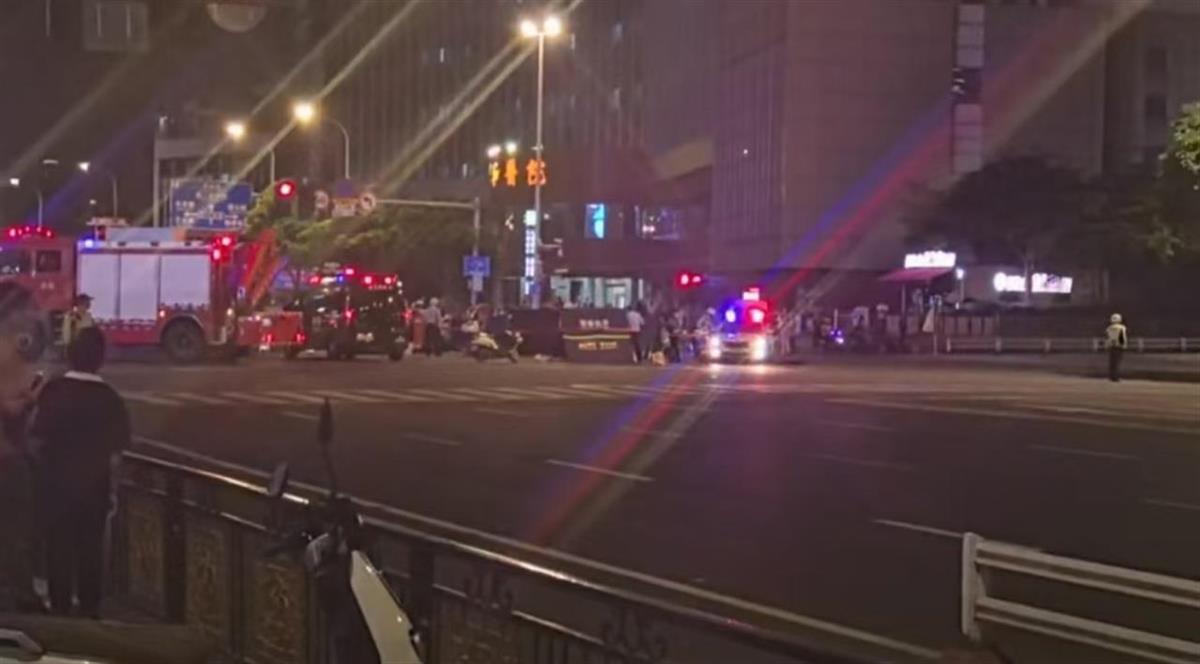 福州市区突发车祸致2人身亡，警方通报：操作不当引发，肇事司机已被控制