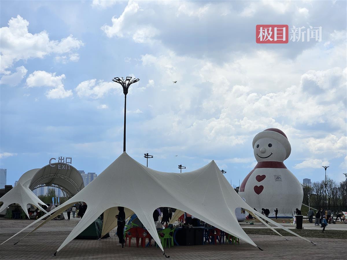 没有冰雪的尔滨五一也很火爆：冰雪大世界变“风筝广场”，每天免费供应1000只风筝